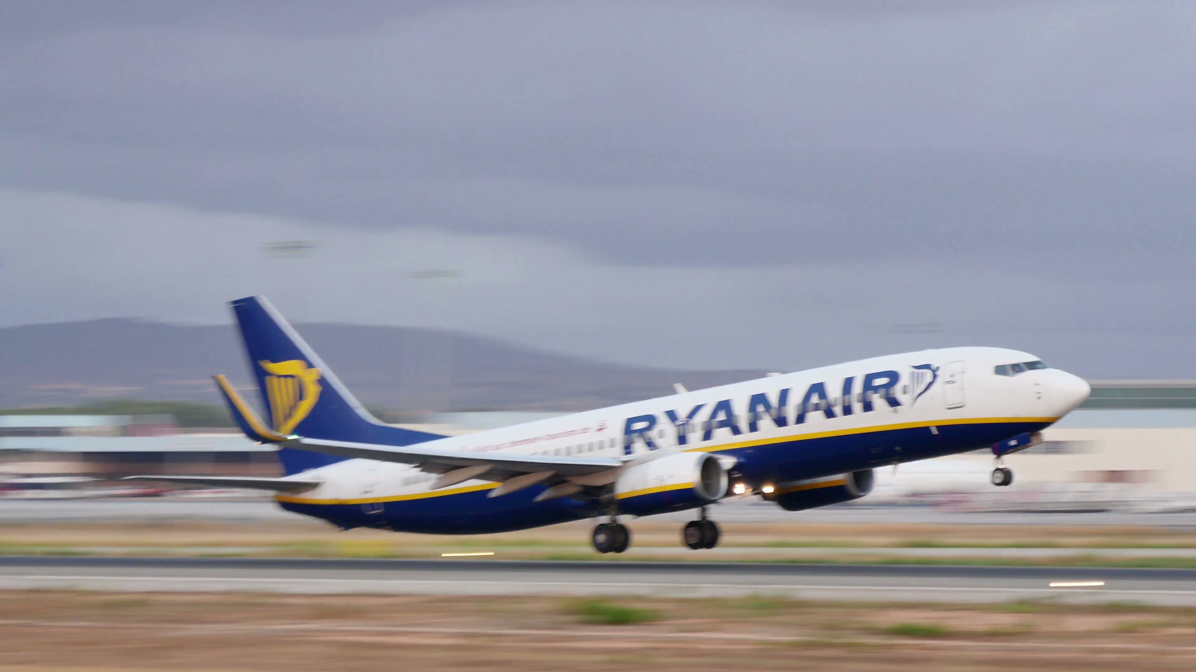 Boeing Airplane Taking Off At Majorca Airport. Passenger Airplane Taking Off At Majorca Airport. Ryanair Airlines Passenger Airplane Taking Off. - Airplane Taking Off, Transparent background PNG HD thumbnail