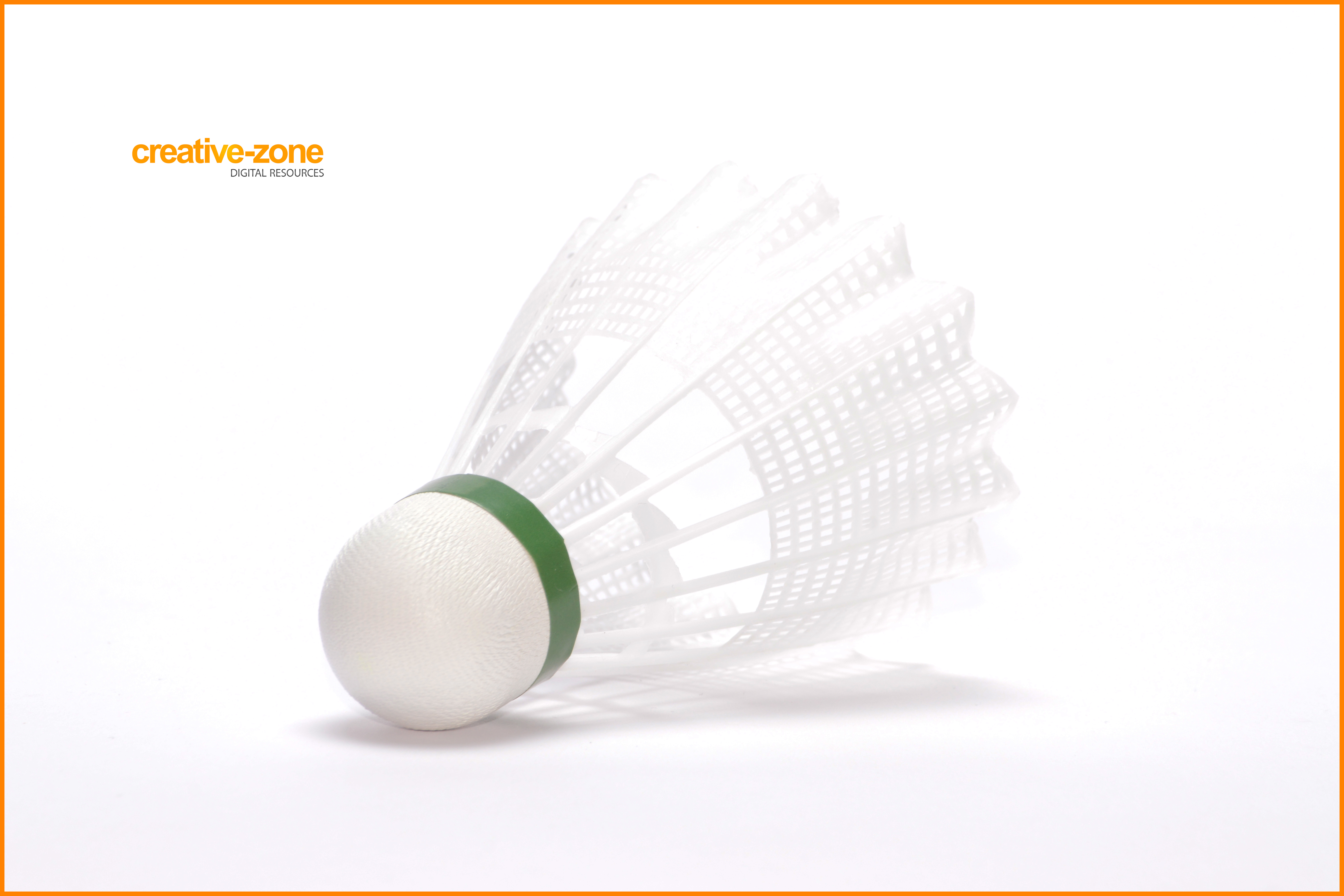 White Shuttlecock For Badminton - Badmintonschlager Mit Ball, Transparent background PNG HD thumbnail