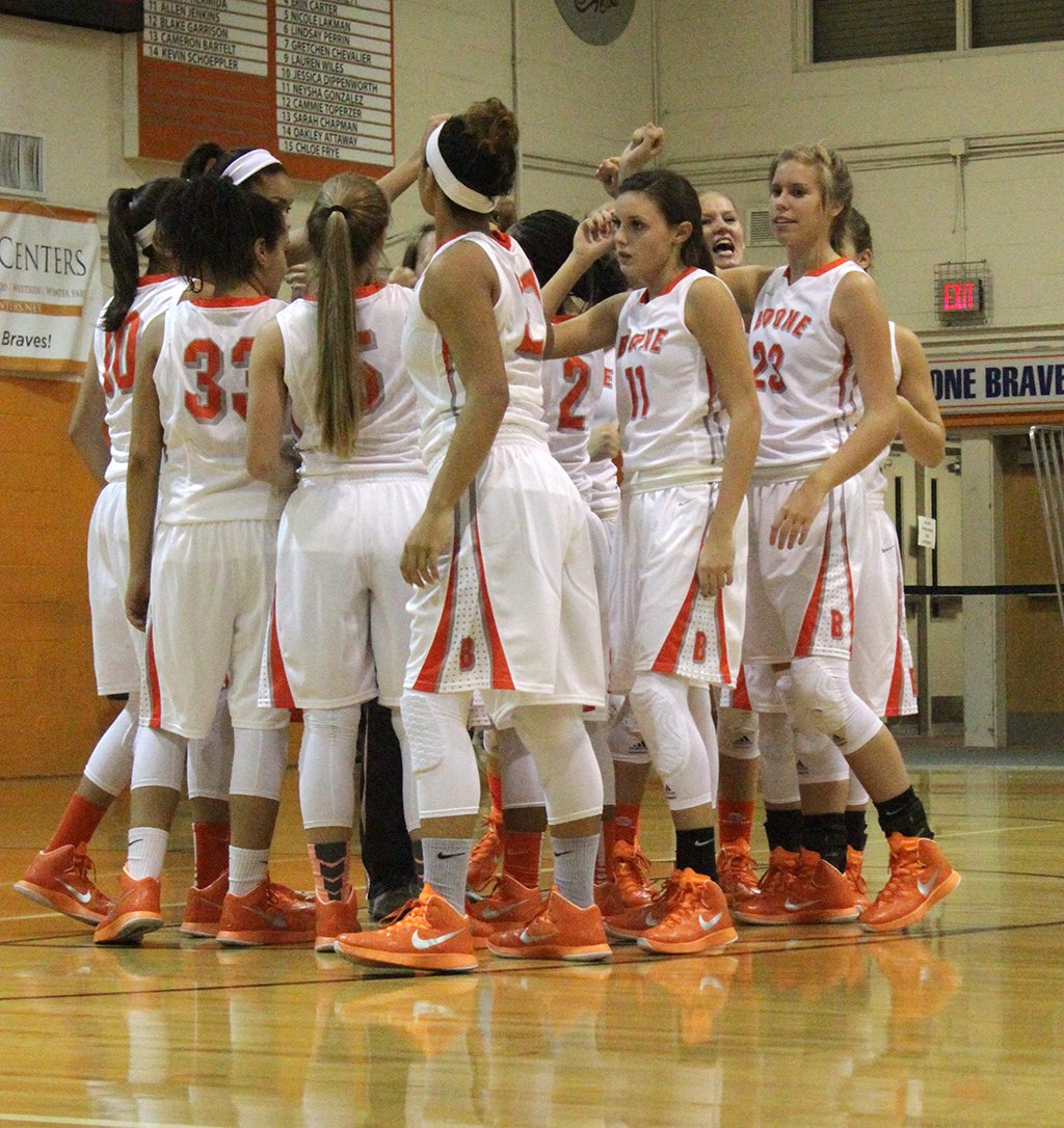 Go Team. The Lady Braves Huddle Together To Prepare For The Game Against Apopka. Photo/conor Kvatek - Basketball Team Huddle, Transparent background PNG HD thumbnail