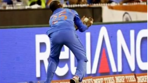 Shikhar Dhawanu0027S Controversial Catch. Pic Courtesy: Screengrab From Star Sports - Cricket Catch, Transparent background PNG HD thumbnail