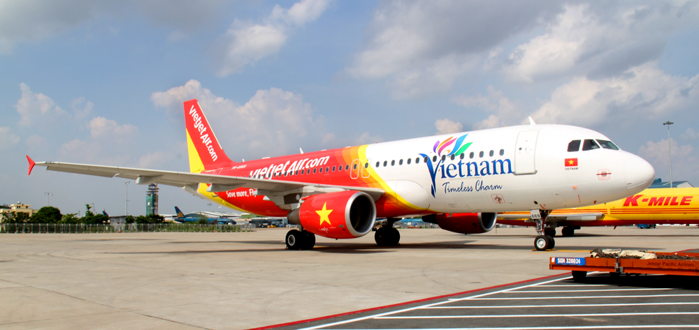Vietjetair  Unveils New Aircraft And Design Featuring Vietnams Official Tourism Logo And Slogan   News   Vietjetair Pluspng.com   Enjoy Flying! - Vietjet Air, Transparent background PNG HD thumbnail