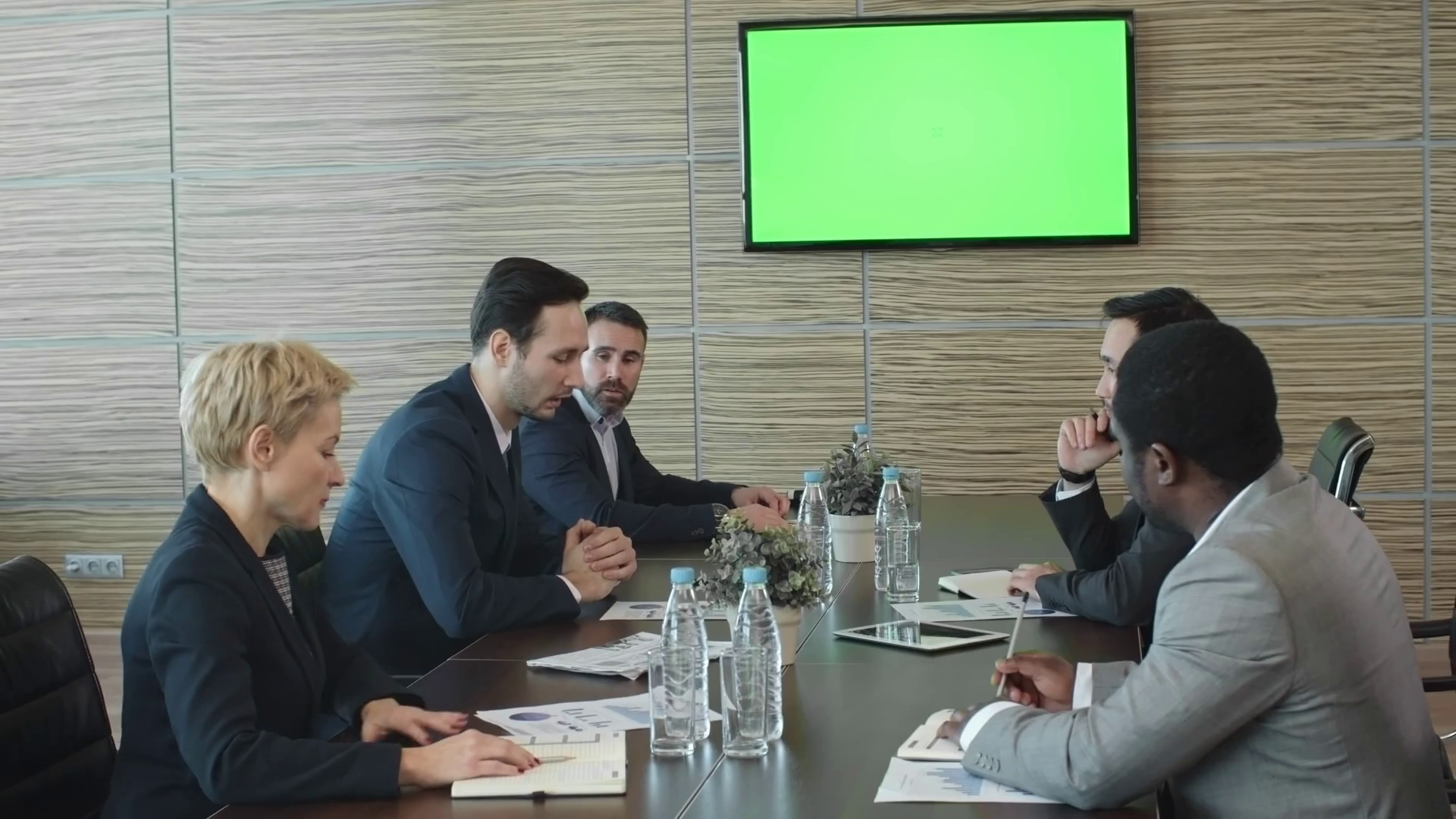 Group Of Business People Sitting Behind Table In Conference Room And Discussing Finance, Led Tv Screen With Chroma Key In Background Stock Video Footage   Hdpng.com  - Meeting, Transparent background PNG HD thumbnail
