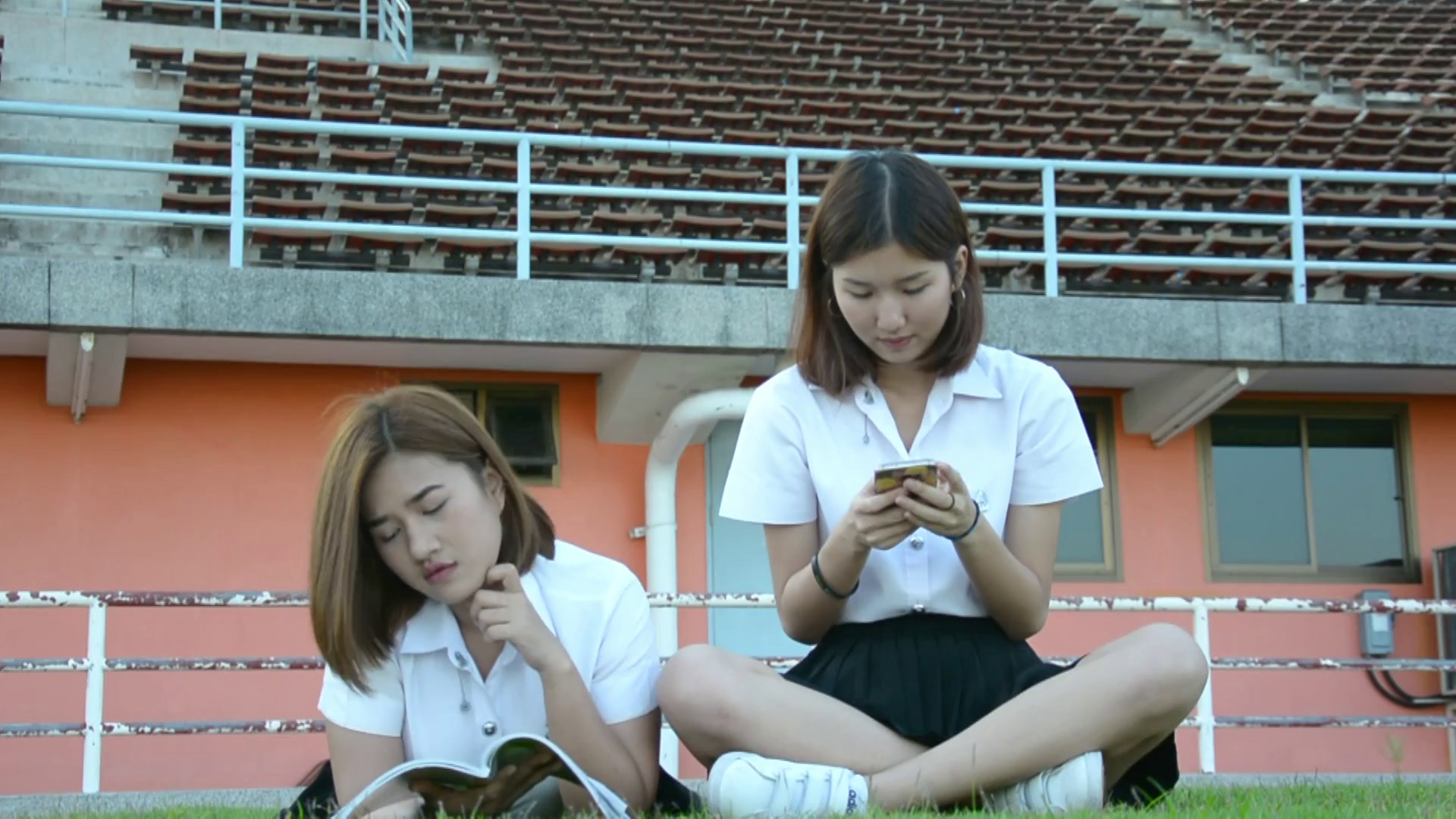 Cute Asian Thai College Student Girl In University Uniform Reading Text Book And Ask Her Friend That Playing With Mobile To Explain What She Donu0027T Hdpng.com  - Student Reading, Transparent background PNG HD thumbnail