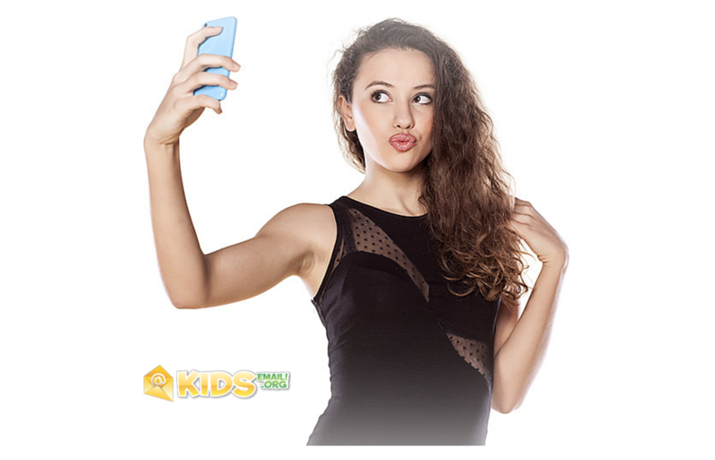 There Are Many Positive Points To A Selfie. When People Comment Or Like The Selfie  Its Flattering! We All Love Compliments And Need Approval From Our Loved Hdpng.com  - Selfie, Transparent background PNG HD thumbnail