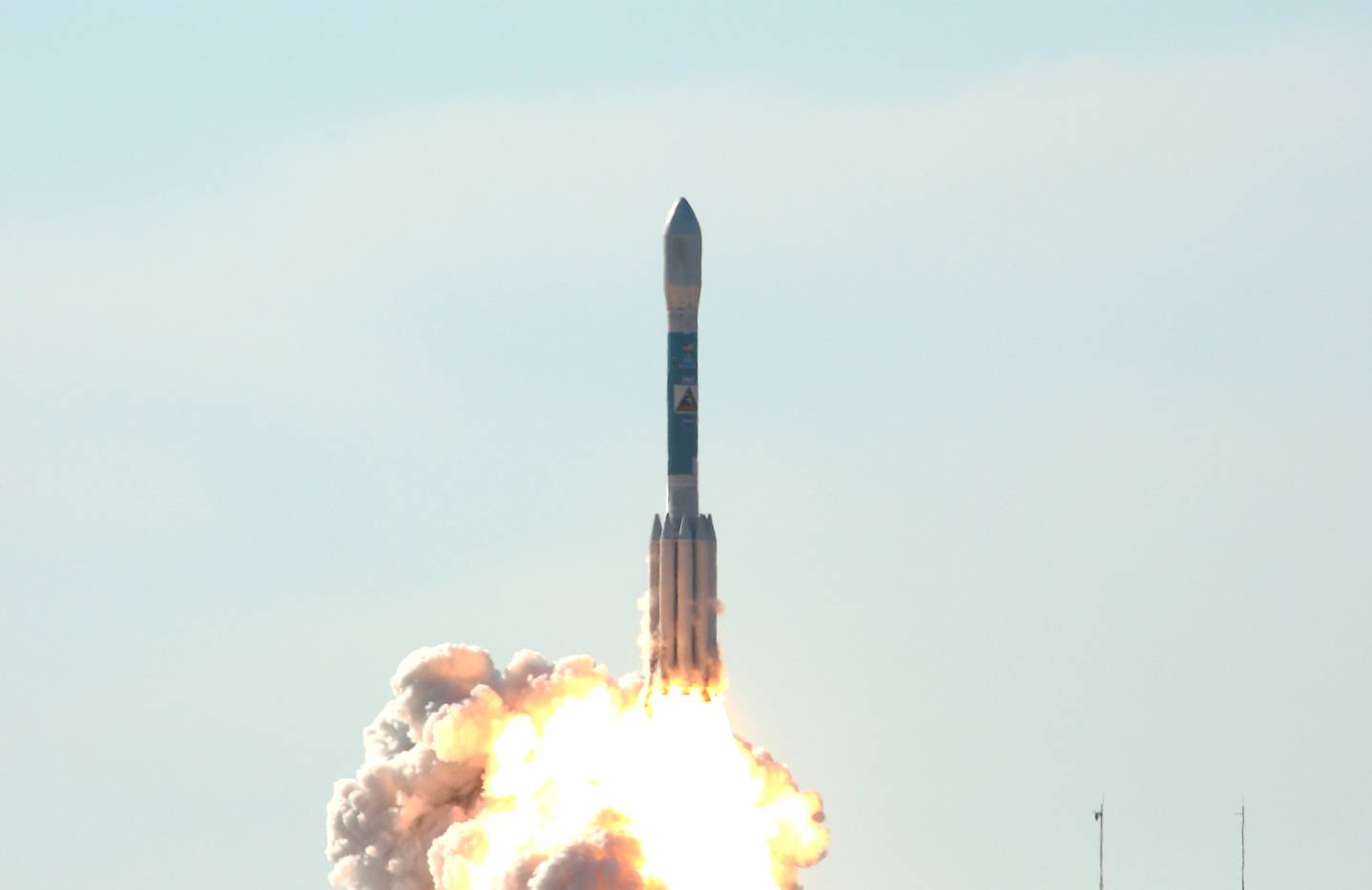 Americaspace Photo Of Launch Of United Launch Alliance Delta Ii Rocket With Nasau0027S Grail Spacecraft. Photo Credit Alan Walters With Awaltersphoto - United Launch Alliance, Transparent background PNG HD thumbnail